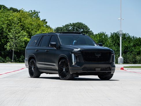 Used 2026 Cadillac Escalade Platinum Sport w/ LPO, ONYX Package AWD/4WD image 2