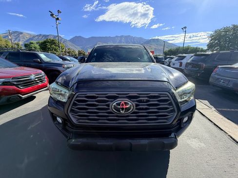 Used 2021 Toyota Tacoma TRD Off-Road w/ Technology Package AWD/4WD image 9