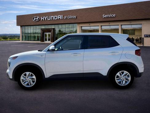 New 2026 Hyundai Venue SE FWD image 3
