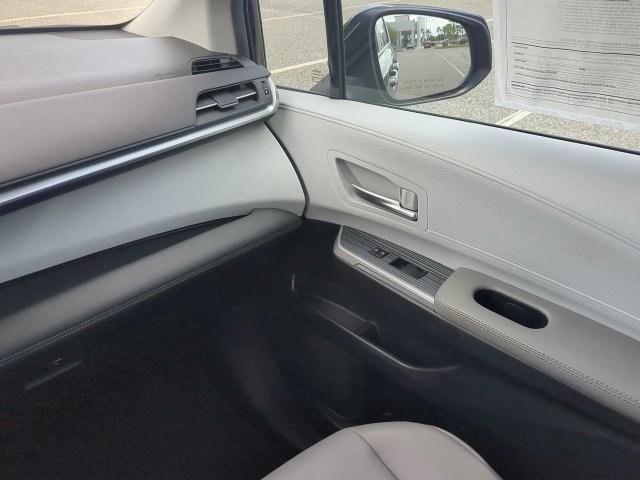 Certified 2025 Toyota Sienna XLE FWD image 21