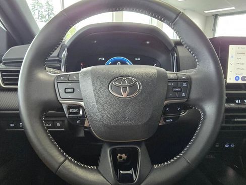 Used 2025 Toyota Camry SE image 25