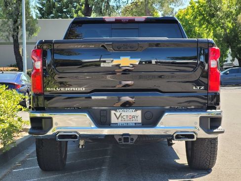 Used 2025 Chevrolet Silverado 1500 LTZ w/ LTZ Premium Package AWD/4WD image 5