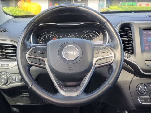 Used 2020 Jeep Cherokee Latitude Lux w/ Comfort/Convenience Group AWD/4WD image 25