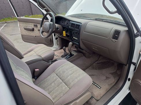 Used 2000 Toyota Tacoma 4x4 Regular Cab image 31