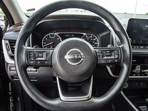 Used 2023 Nissan Rogue SV FWD image 8