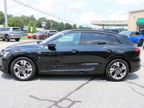 Used 2022 Audi e-tron Premium w/ Convenience Plus Package AWD/4WD image 2