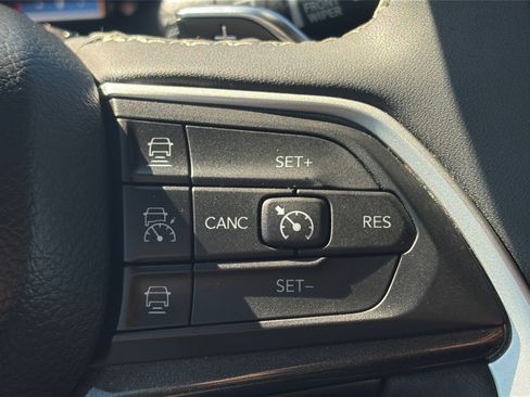 Used 2023 Jeep Grand Cherokee L Laredo AWD/4WD image 27
