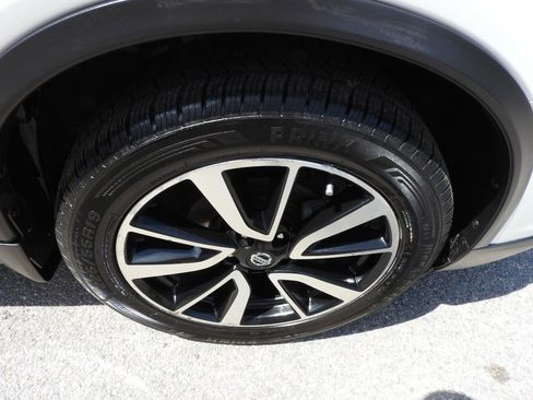 Used 2019 Nissan Rogue SL w/ Premium Package AWD/4WD image 18
