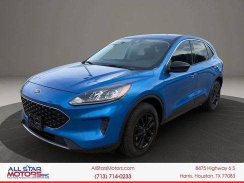 Used 2021 Ford Escape SE w/ Cold Weather Package AWD/4WD image 1