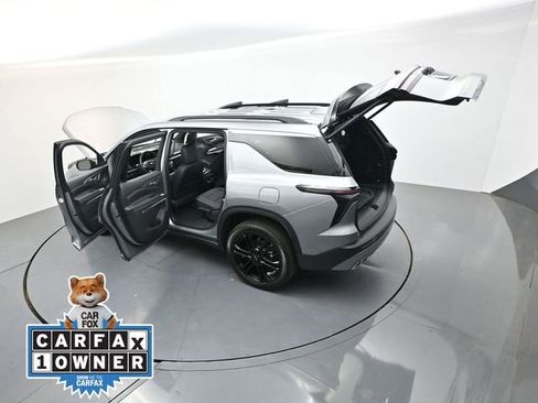 Used 2025 Chevrolet Traverse LT FWD image 41