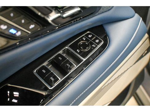 New 2026 Cadillac Optiq Luxury 2 image 19