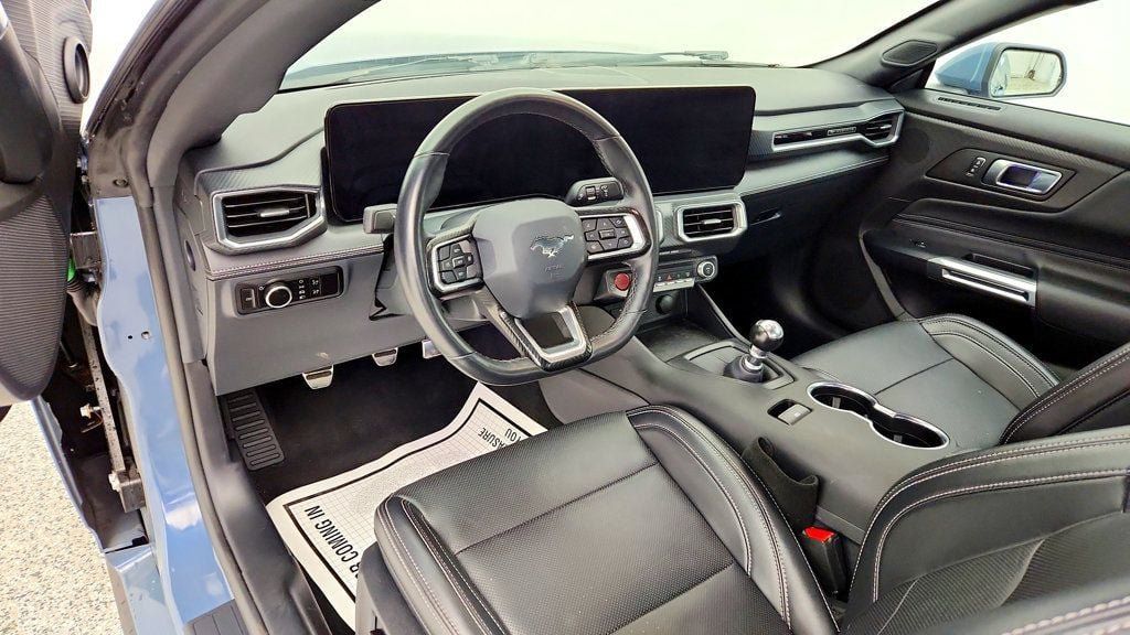 Used 2025 Ford Mustang GT Premium RWD image 13