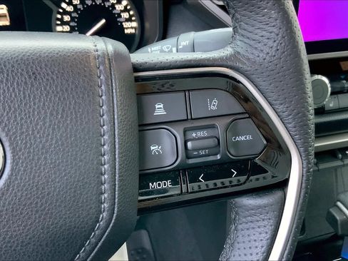 Used 2022 Toyota Tundra SR5 w/ SR5 Premium Package image 24