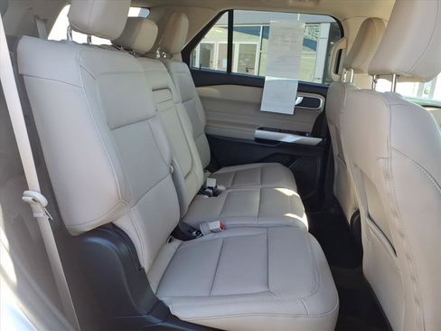 Certified 2022 Ford Explorer XLT w/ Equipment Group 202A image 19