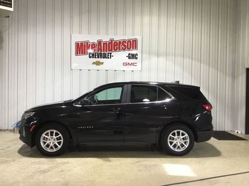 Used 2024 Chevrolet Equinox LT FWD image 2