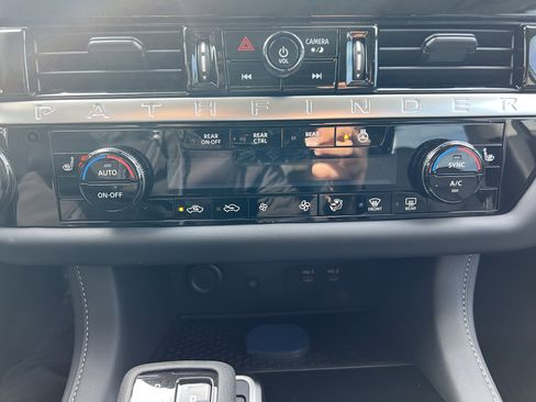 New 2026 Nissan Pathfinder SL image 18