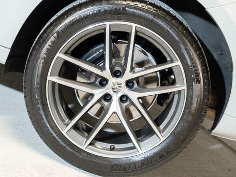 Certified 2026 Porsche Macan AWD/4WD image 11