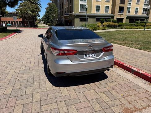 Used 2019 Toyota Camry LE w/ Carpet Mat Package FWD image 5