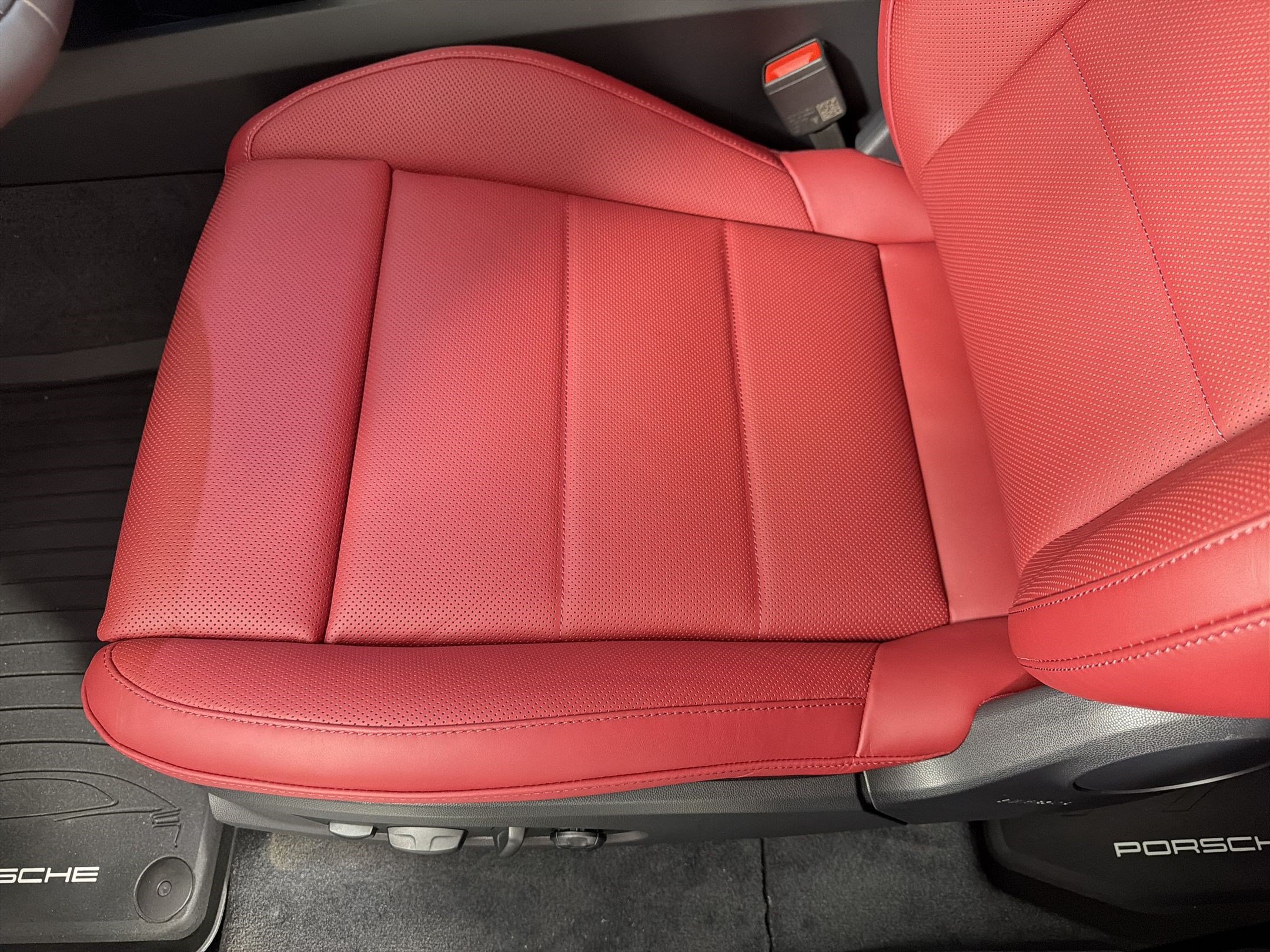Used 2026 Porsche Macan Electric RWD image 14