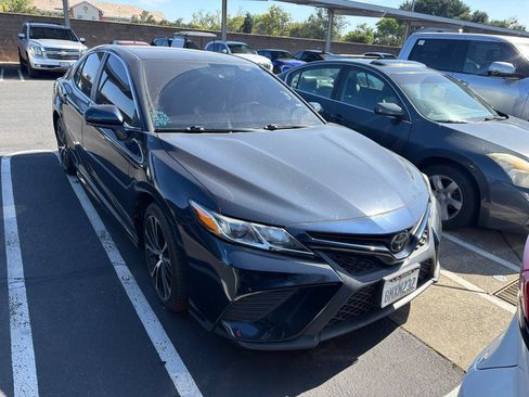 Certified 2020 Toyota Camry SE w/ Carpet Mat Package FWD image 2