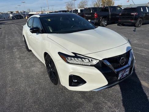 Used 2019 Nissan Maxima SR w/ Premium Package image 12