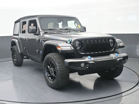 Used 2024 Jeep Wrangler Unlimited AWD/4WD image 9