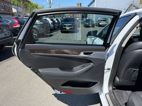 Used 2015 Hyundai Genesis 3.8 RWD image 34