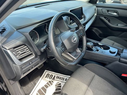 Used 2025 Nissan Rogue SV image 32