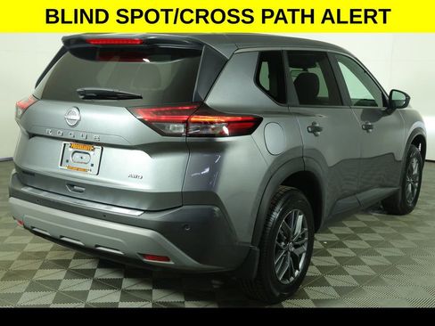 Used 2023 Nissan Rogue S image 8