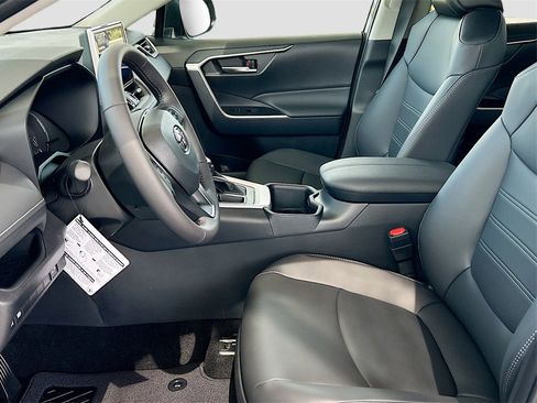 Used 2025 Toyota RAV4 XLE Premium image 19