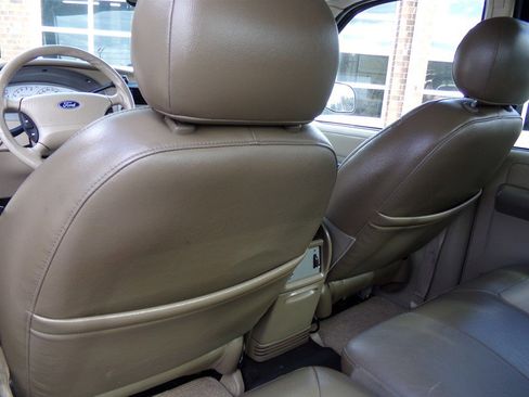 Used 2004 Ford Explorer Sport Trac XLT image 32