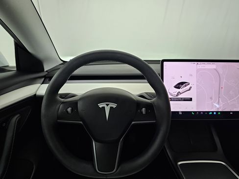 Used 2021 Tesla Model 3 Standard Range Plus image 6