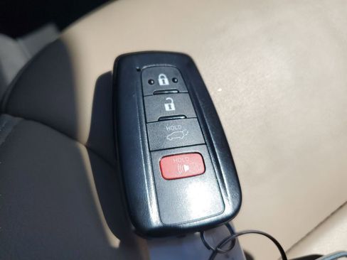 Used 2025 Cadillac XT4 Premium Luxury FWD image 33