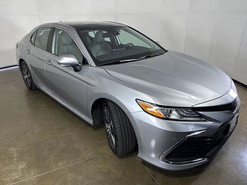 Used 2023 Toyota Camry XLE w/ Navigation Package AWD/4WD image 7