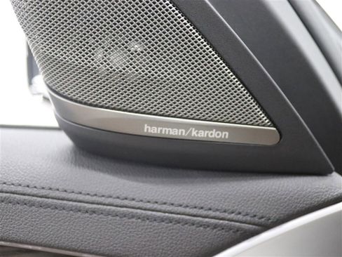 Used 2019 BMW M550i xDrive image 24