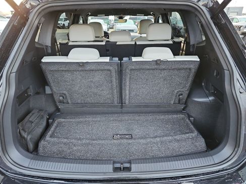 Used 2022 Volkswagen Tiguan SE R-Line image 31