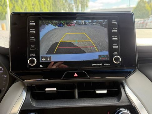 Used 2021 Toyota Venza LE AWD/4WD image 25