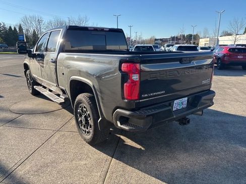 Used 2024 Chevrolet Silverado 3500 High Country w/ High Country Premium Package image 6