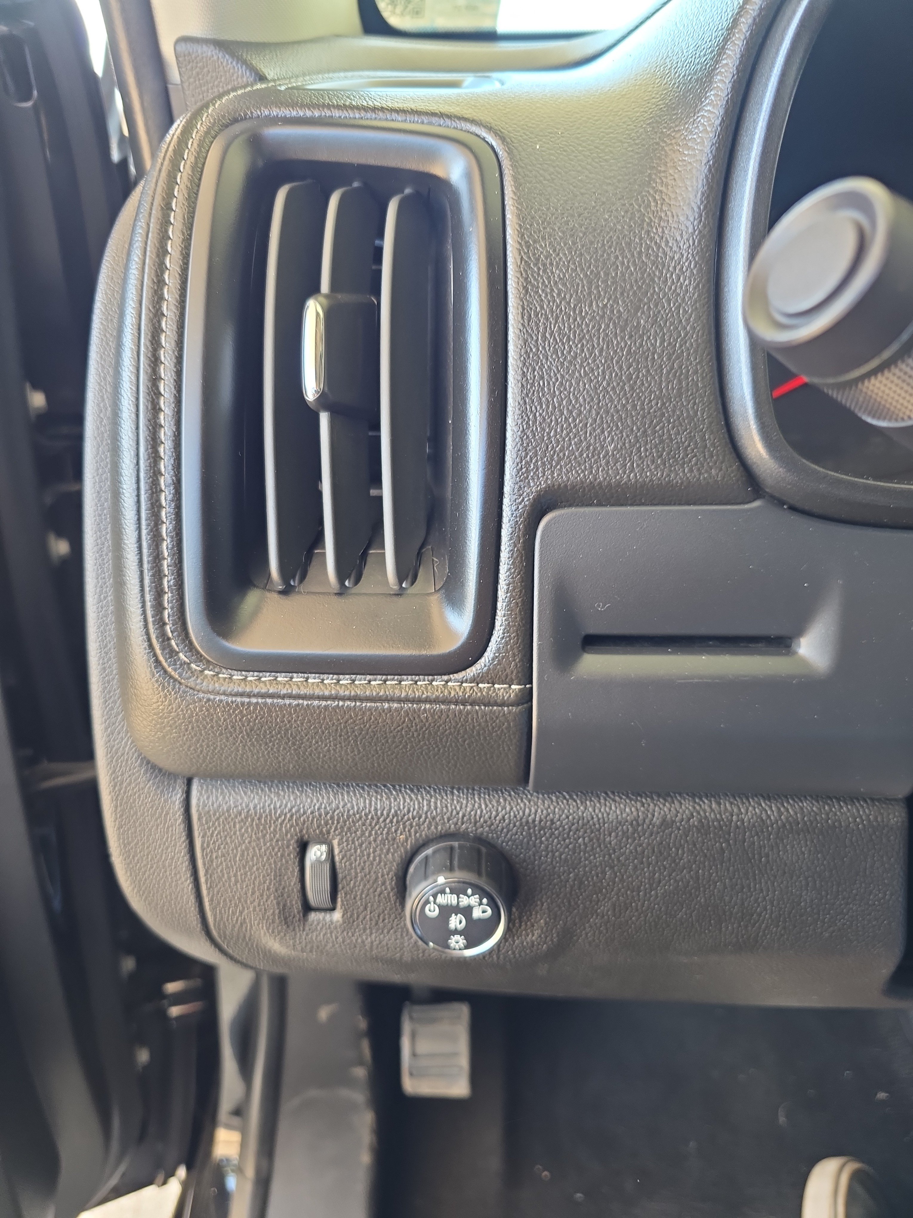 Used 2022 GMC Canyon Elevation w/ Elevation Premium Package RWD image 14