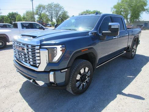 New 2026 GMC Sierra 2500 Denali w/ Denali Reserve Package AWD/4WD image 11