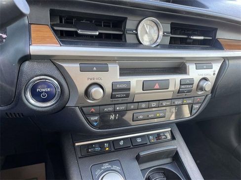 Used 2015 Lexus ES 300h 300h image 29