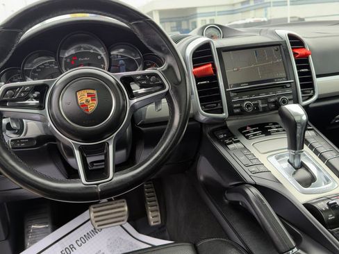 Used 2015 Porsche Cayenne Turbo image 41