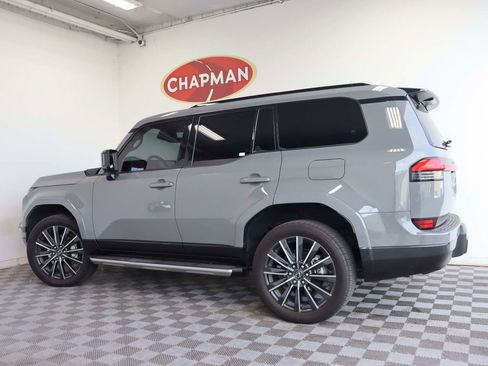 Used 2024 Lexus GX 550 w/ Accessory Package (Z1) AWD/4WD image 3