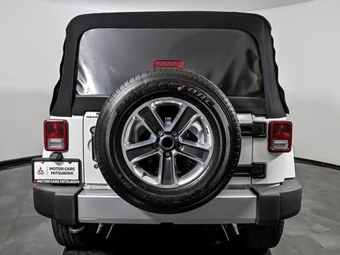 Used 2012 Jeep Wrangler Unlimited Sahara w/ Connectivity Group AWD/4WD image 8