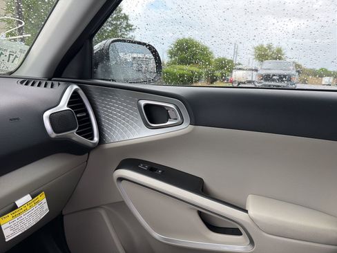 Used 2025 Kia Soul LX w/ LX Technology Package image 26