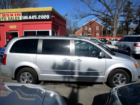 Used 2009 Dodge Grand Caravan SXT w/ Family Value Group image 2
