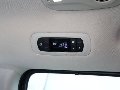 Used 2024 Chrysler Pacifica Touring-L FWD image 28