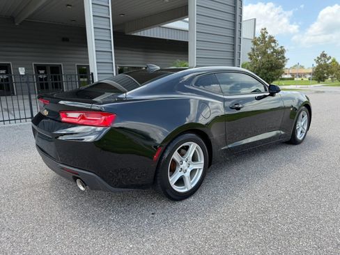 Used 2017 Chevrolet Camaro LT RWD image 8
