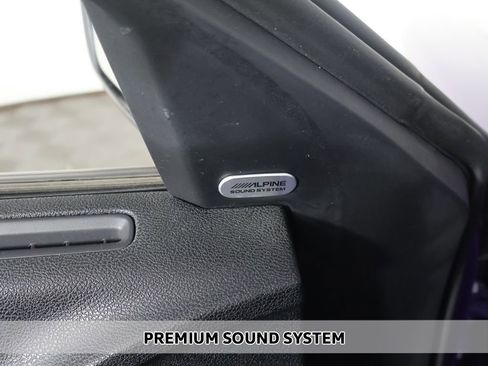 Used 2023 Dodge Charger SXT RWD image 3