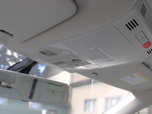 Used 2018 Volkswagen Tiguan SE image 29